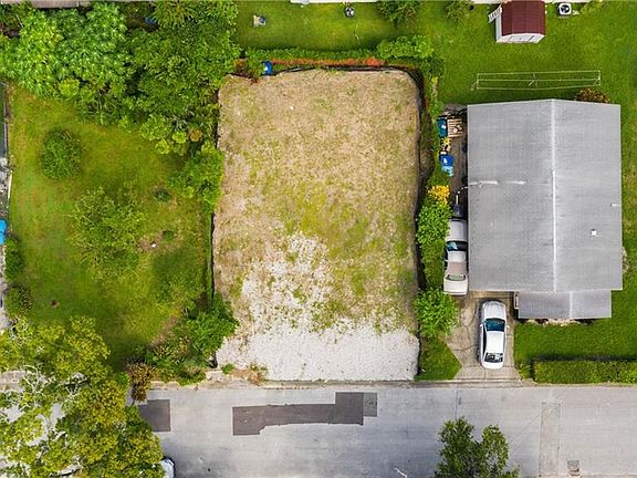 3rd image of 715 Douglas Ave