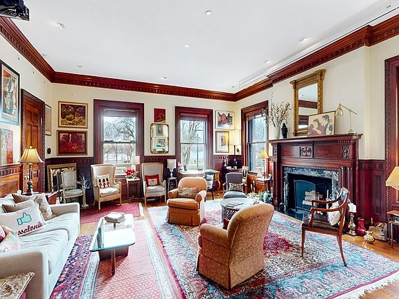 3rd image of 404 Beacon St APT 2