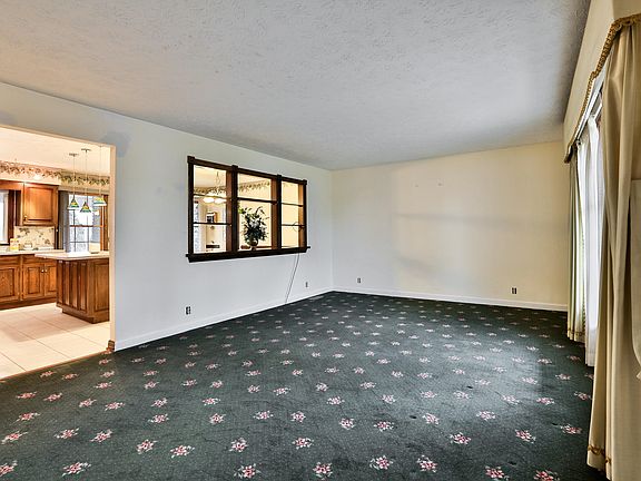 3rd image of 66 Country Ln