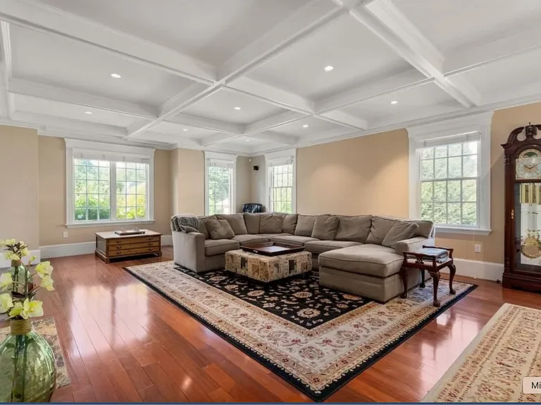 60 Forest Ave — Photo 10