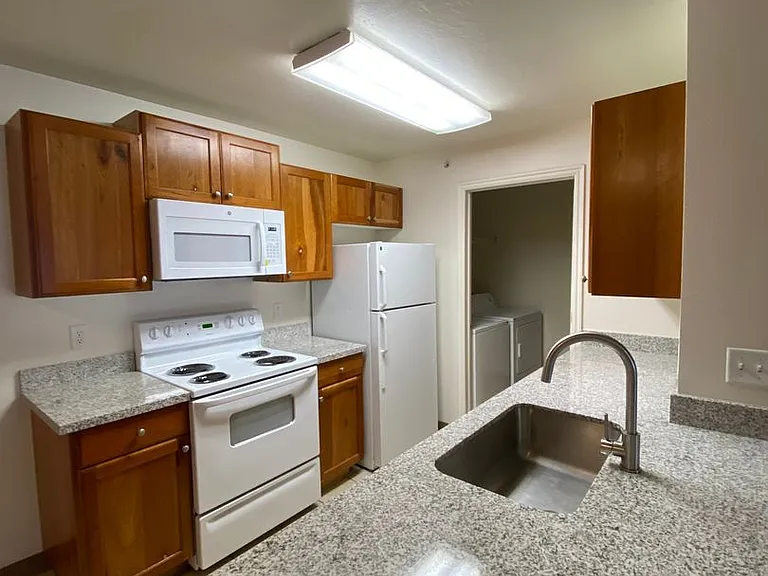 1693 N 400 W — Photo 10