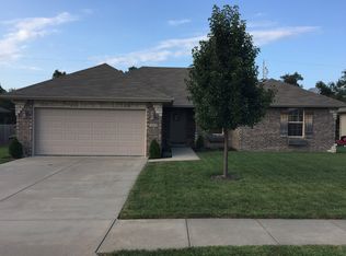 1205 E Fieldstone Dr, Ozark, MO 65721