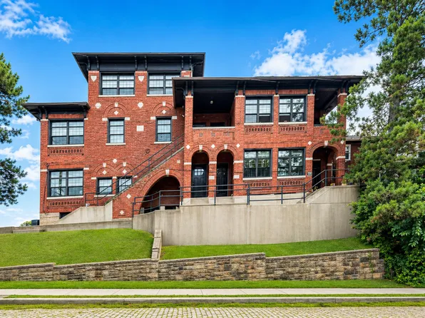 Large 3 & 4 Bedroom Apartments in Squirrel Hill * Pet Friendly * Sunroom, patios, spacious homes ..., 5552 Phillips Ave #5552, Pittsburgh, PA 15217