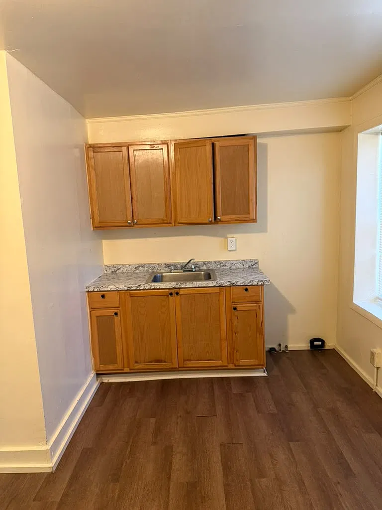 3 bed, 1200 sqft, $1,800 — Photo 3