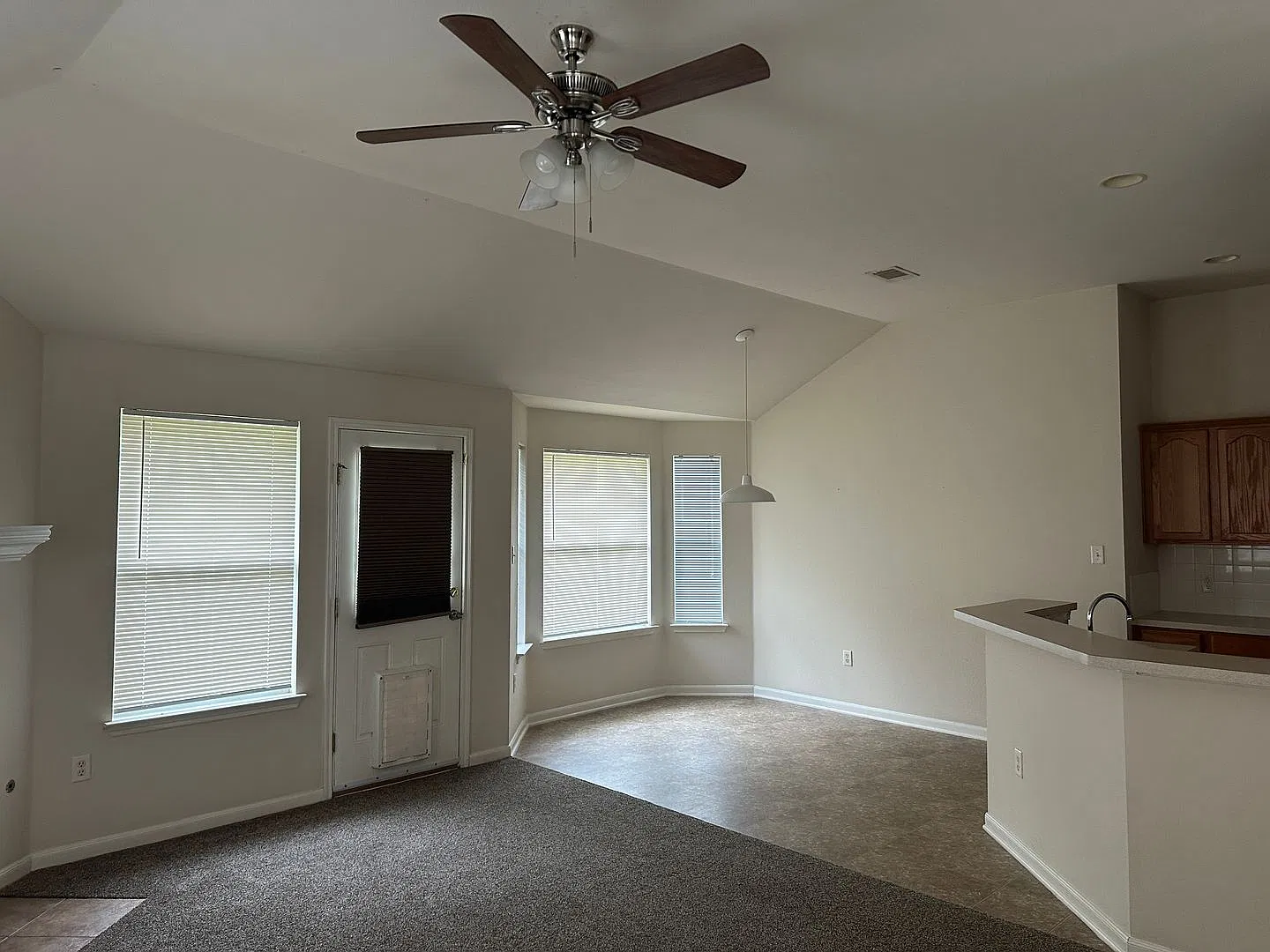 College Station - 3 bedroom - 2 bath - Garage and fenced in yard. — Photo 2