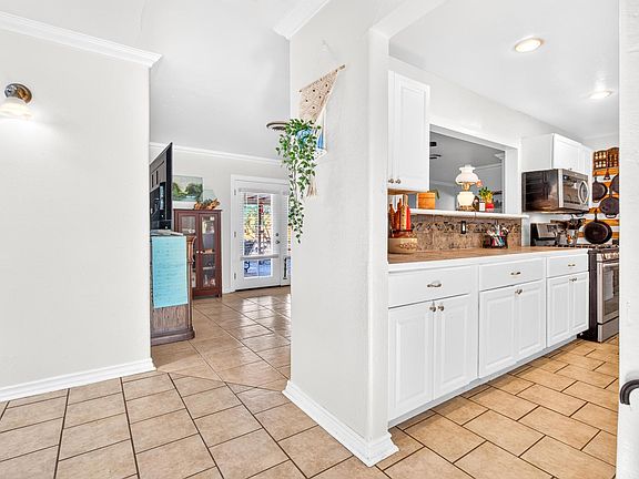 5th image of 13422 Standish Dr
