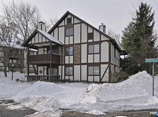 708 Thoreau Ct, Mahwah, NJ 07430