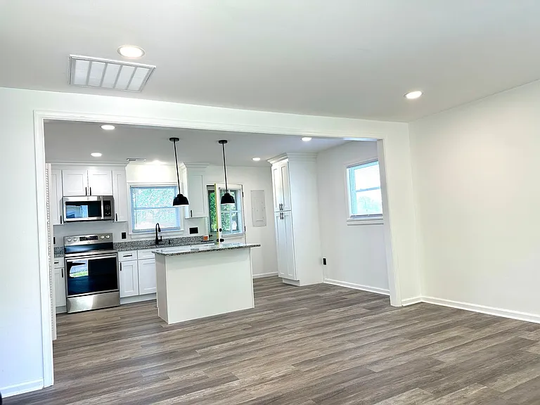 1005 Glenburnie Rd — Photo 6