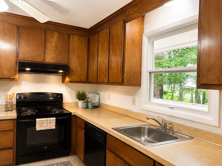 102 Stavenger Ct — Photo 5