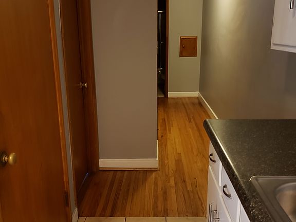 4th image of 859 24th Ave SE