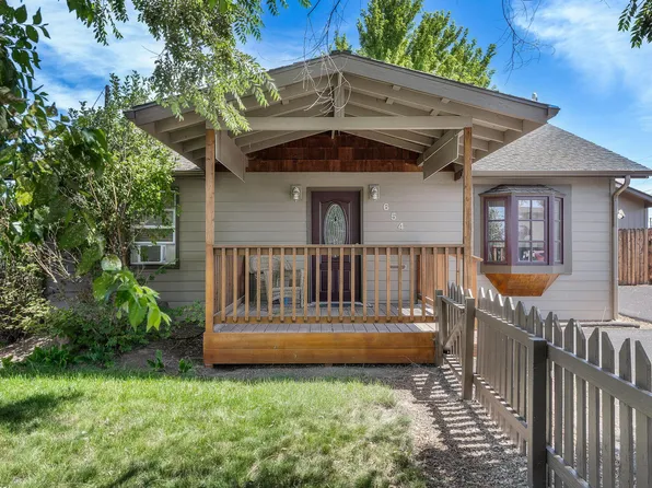 654 NW 4th St, Redmond, OR 97756