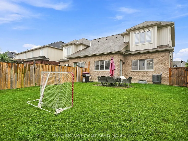 45 Dominion Cres — Photo 21