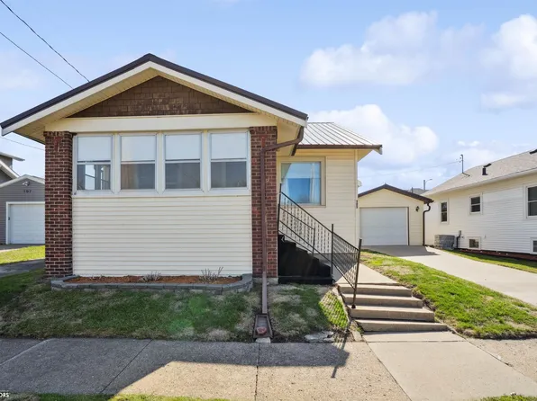 105 N 11th St, Marshalltown, IA 50158