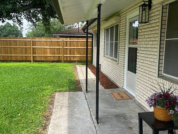 3rd image of 204 Carolyn Ave