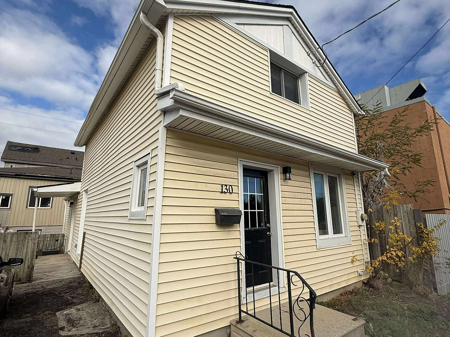 3 bed, $2,200 — Photo 1