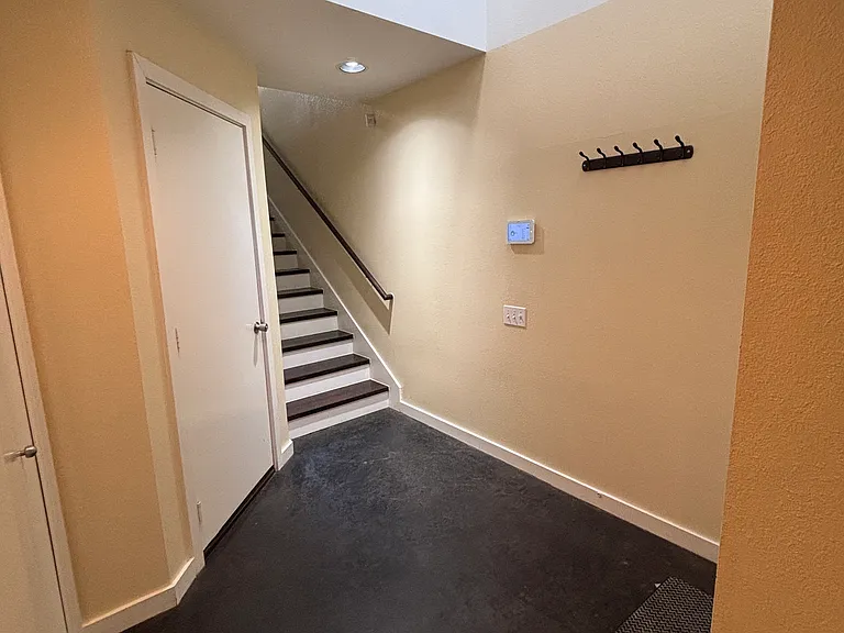 2429 Wentworth St — Photo 8