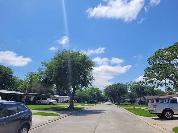 4th image of 427 21st Ave N