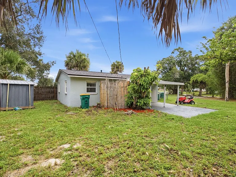 2267 Robinhood Dr — Photo 18