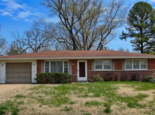 816 Smith Ave, Saint Louis, MO 63135