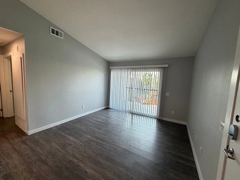 The James Apartments — Photo 63