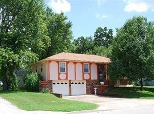 321 S Chestnut St, Nevada, MO 64772