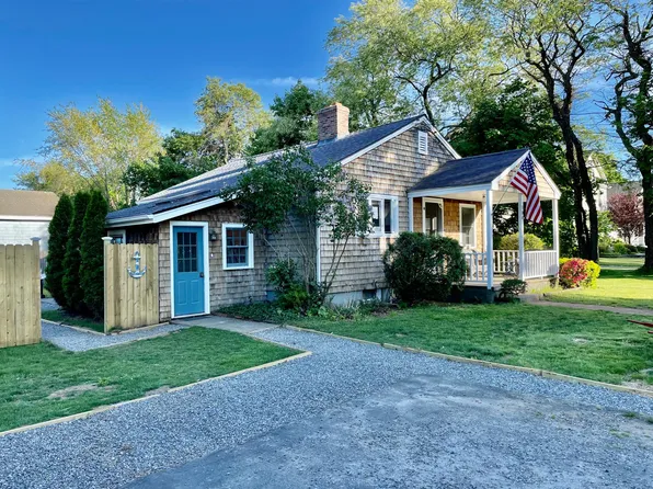 104 Hatch St, Mystic, CT 06355