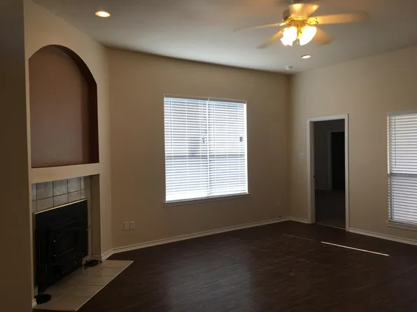 308 Ridge View Ct, Decatur, TX 76234