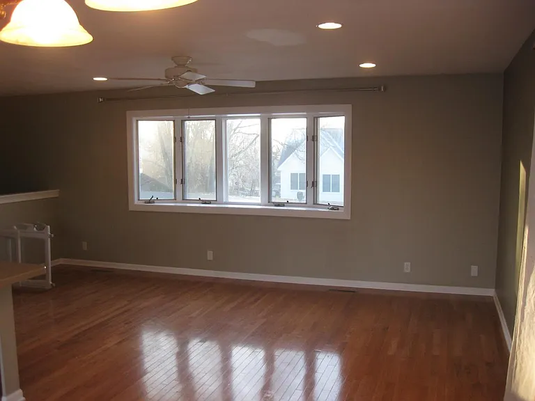 1104 Hayden Dr — Photo 3