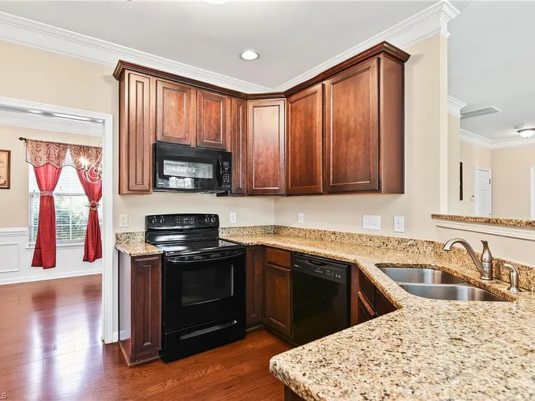 2611 Leighswood Dr — Photo 24