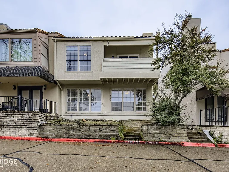 3323 Augusta Blvd — Photo 1