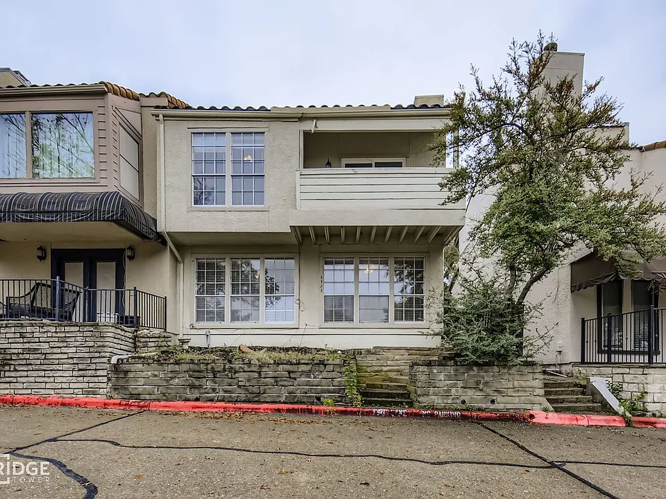 3323 Augusta Blvd