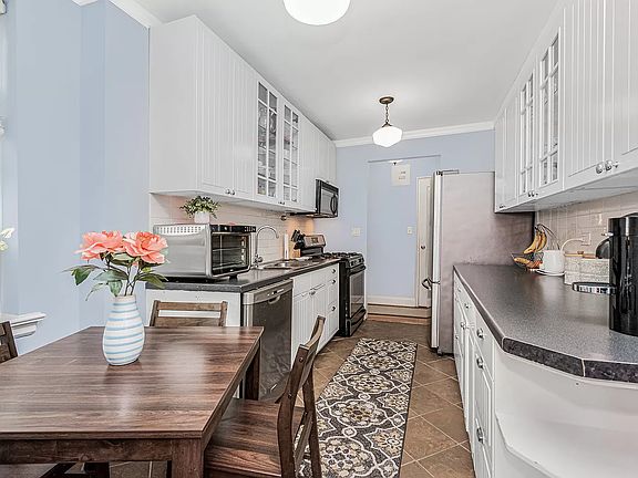 5th image of 2711 Henry Hudson Pkwy W Unit 7G