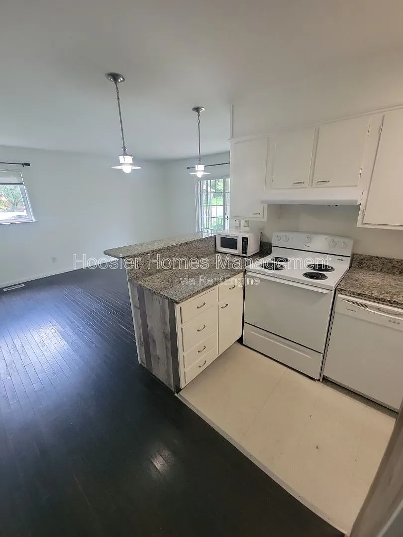 2 bed, 1.5 bath, 1050 sqft, $1,500 — Photo 3