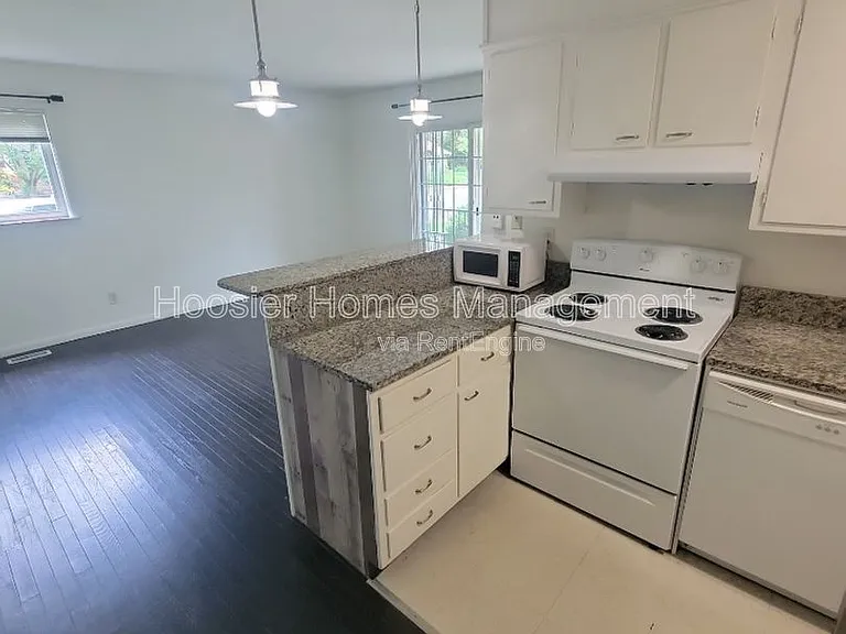 770 E 61st St #1 — Photo 3