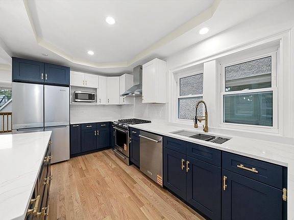 4th image of 1021 S Lombard Ave
