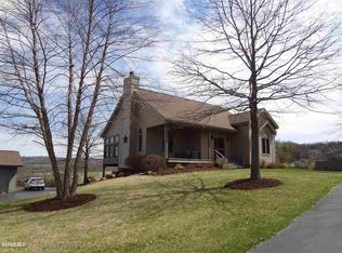 848 Cedar Lake Dr, Galena, IL 61036