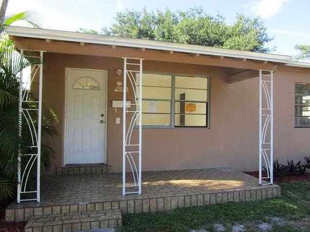 1st image of 1025 NE 130th St