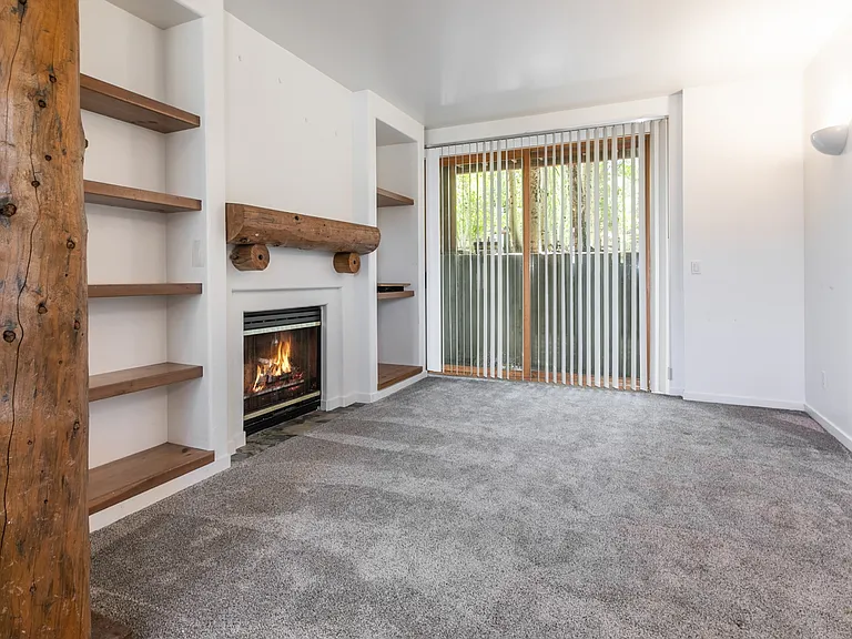 1600 Pinebrook Blvd #E1 — Photo 1