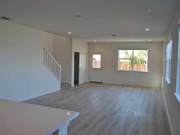 4th image of 7064 Auburn Blvd