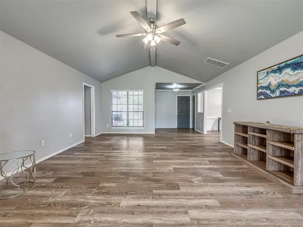 1523 E Twin Brook Ter, Mustang, OK 73064
