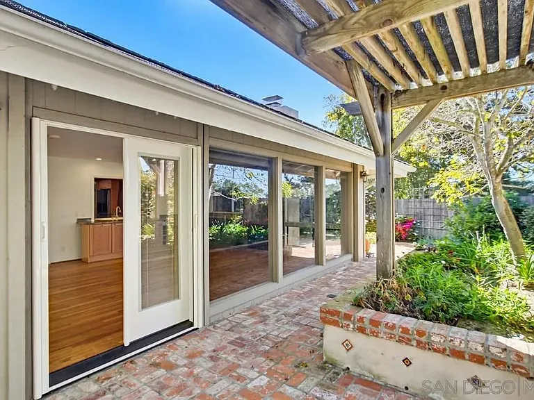 8635 Cliffridge Ave — Photo 22