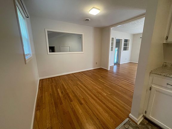 3rd image of 1535 Oak Ave
