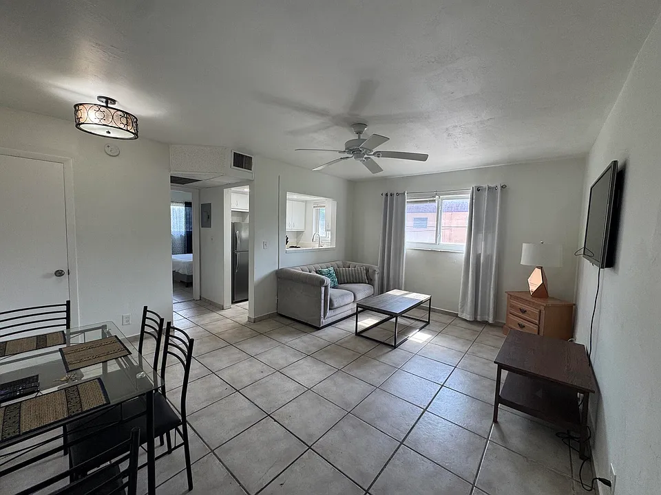 811 SE 16th St #208