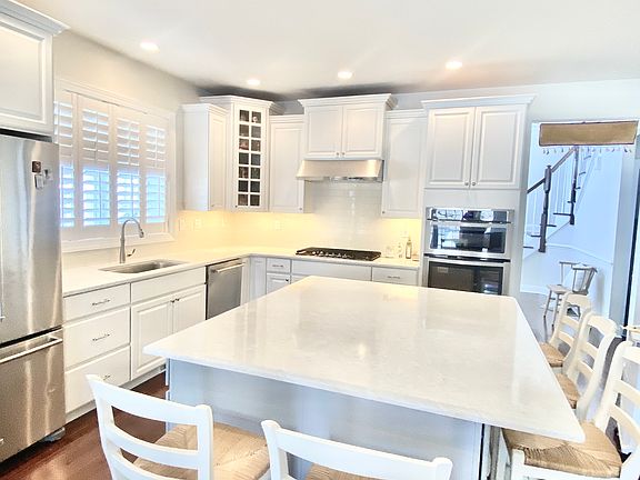 4th image of 38 Dennis Ln