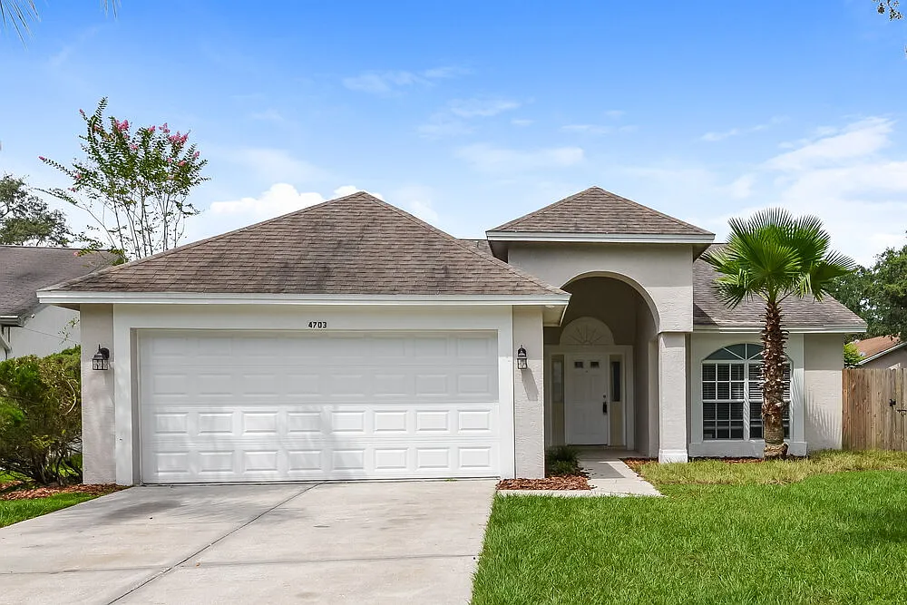 3 bed, 2.0 bath, 1611 sqft, $2,620 — Photo 1