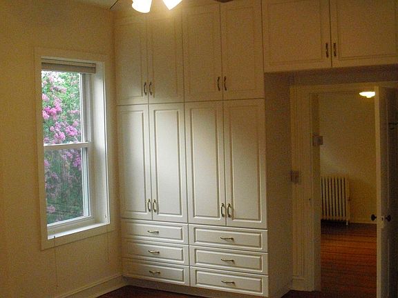 3rd image of 703 Rosemont Ave #4
