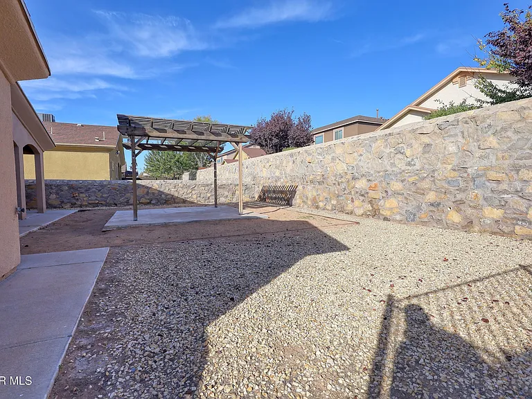 14325 Woods Point Ave — Photo 37