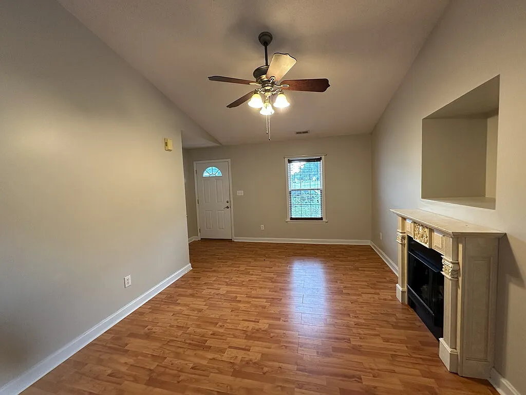 2 bed, 2.0 bath, 912 sqft, $1,175 — Photo 3