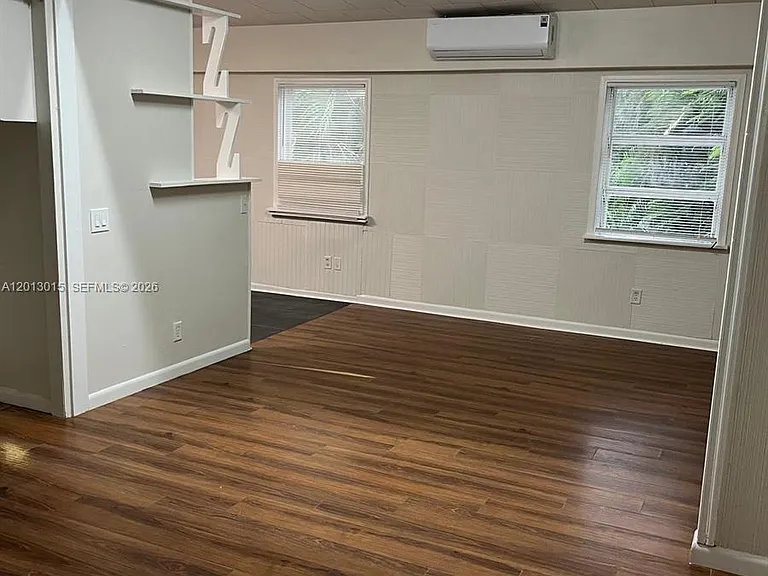 834 SW 11th St #C — Photo 10