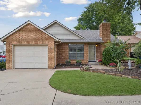 2705 S Oak Pl, Broken Arrow, OK 74012